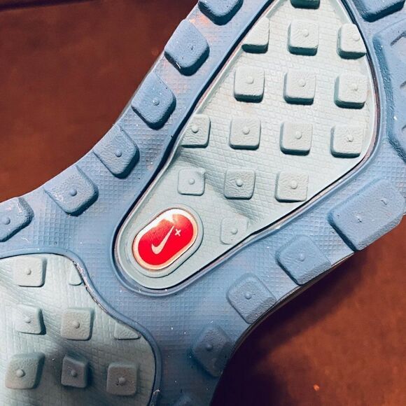 Mint Condition NIKE Air Max 2011 + Teal Blue with mixed blue bottom soles 7 US - Picture 9 of 9